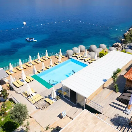 Greenbeach Hotel *
