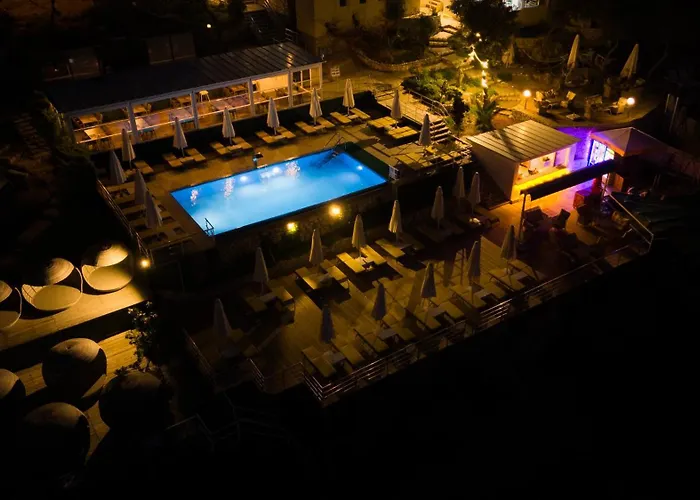 Greenbeach Отель *