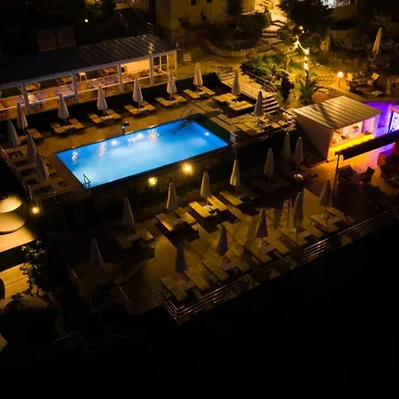 Greenbeach فندق *